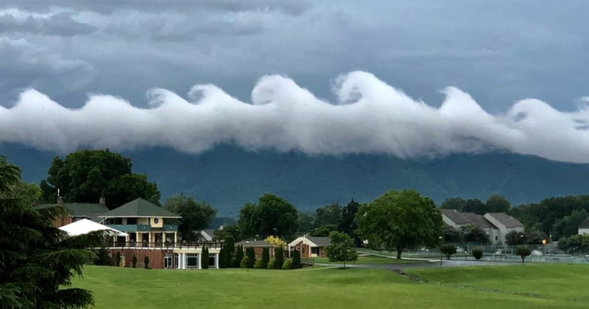 Mesmerizing rare wave-shaped clouds spotted rolling over Virginia mountains