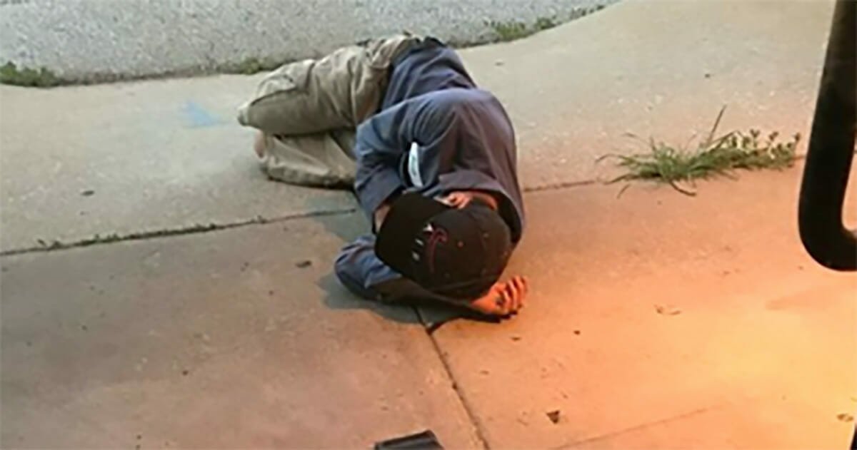 Heartbreaking: Homeless man hoping to find his lost dog sleeps outside of the shelter