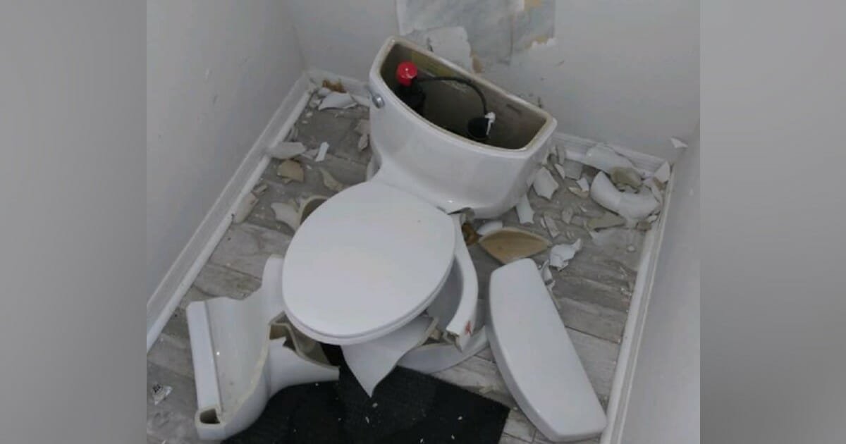 Toilet explodes after lightning strikes home's underground septic tank
