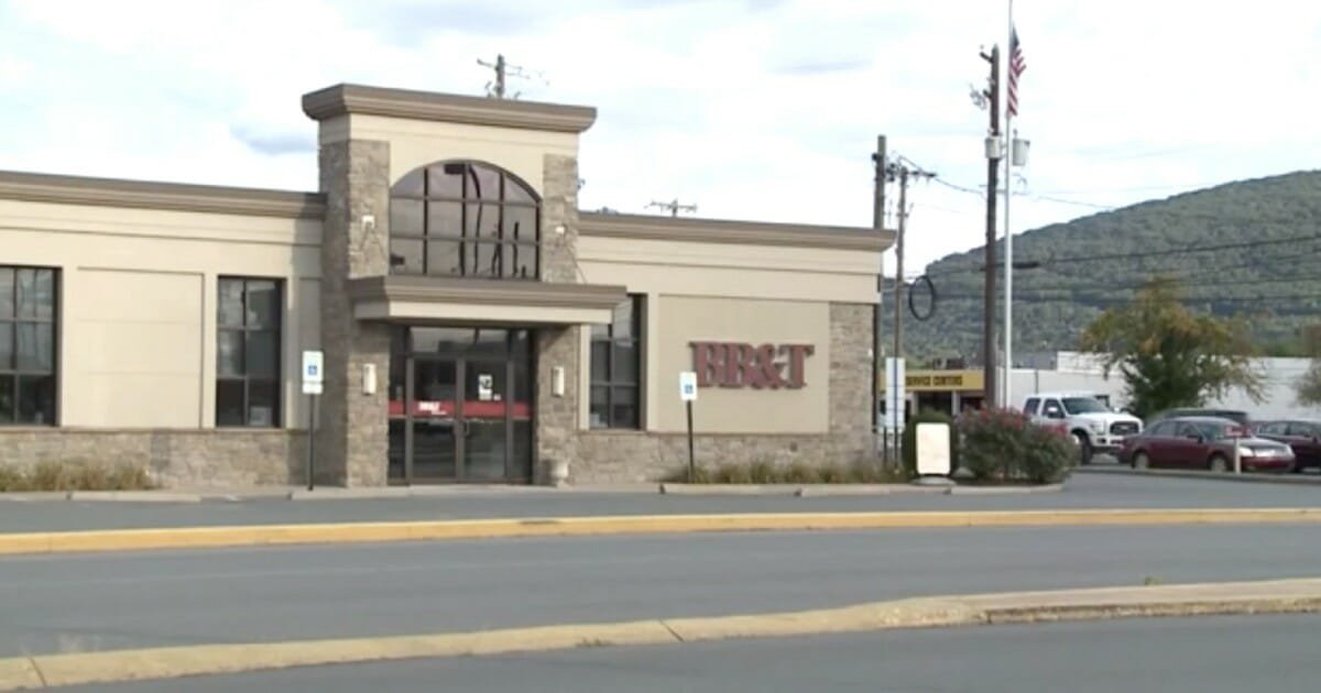 Couple goes on shopping spree after bank accidentally deposits $120,000 into wrong account