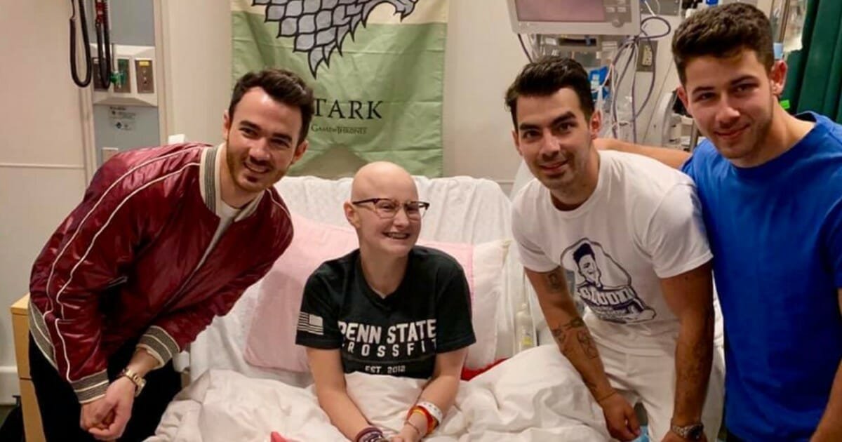Teen receiving chemotherapy unable to attend Joans Brothers concert gets the surprise of a lifetime