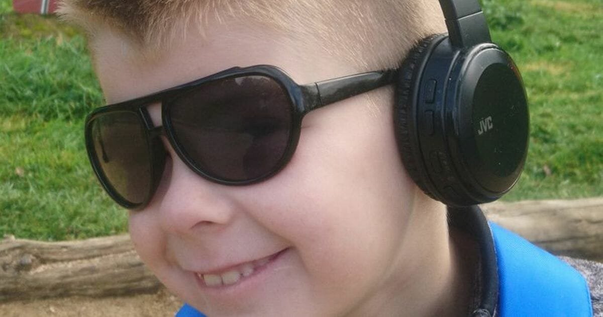 Cruel bully tells autistic boy's mom: "Dogs aren't allowed on this train" – let's show Reace our support