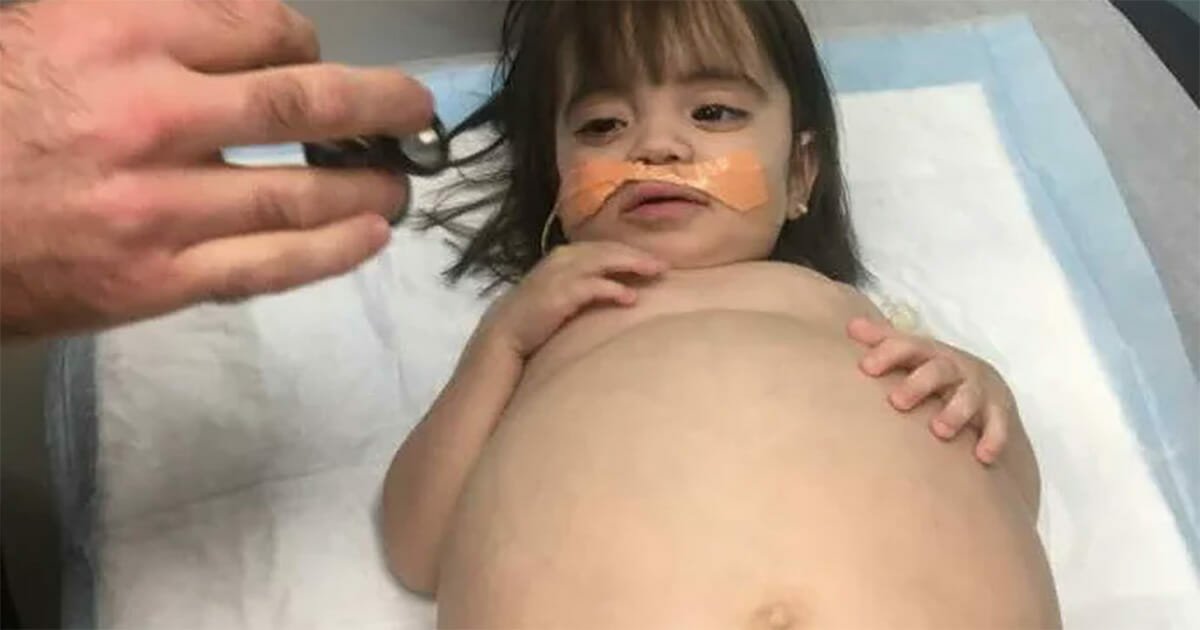 Little girl suffering from rare disease receives life-saving kidney donation from her dad