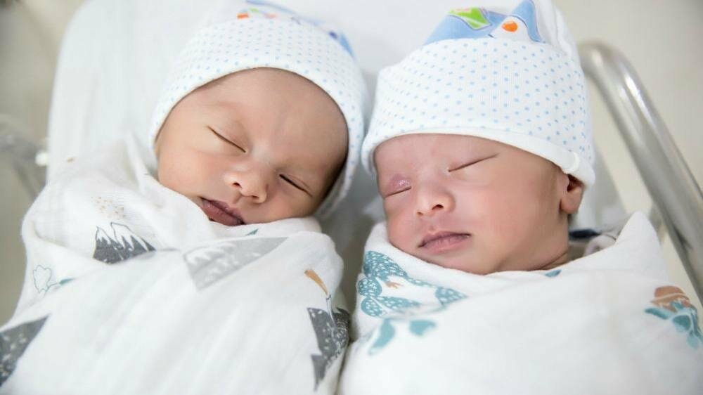 Cheating wife gives birth to twins from 2 different dads, her husband and her lover