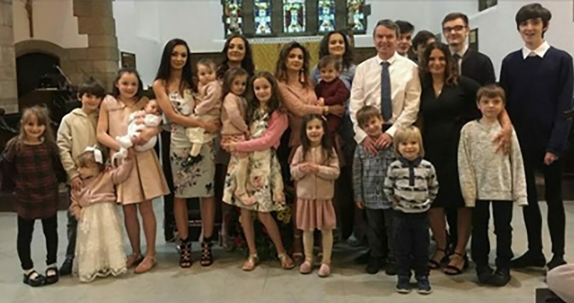 Mom of biggest family in the U.K. announces she's having her 22nd child