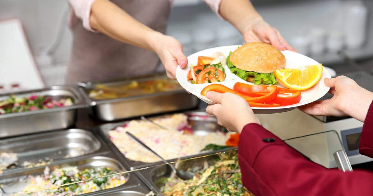 School district apologizes after staff throws out students' lunches over $15 debt