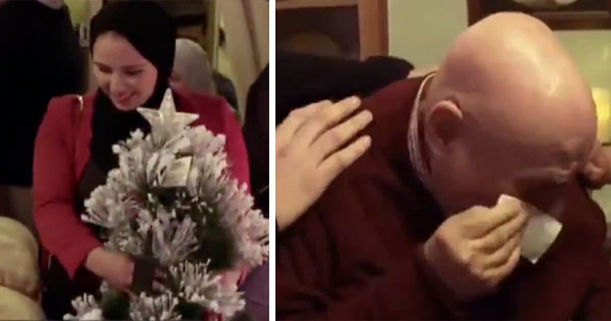 78-yr-old who spent last 20 Christmases alone breaks down in tears as students surprise him with tree