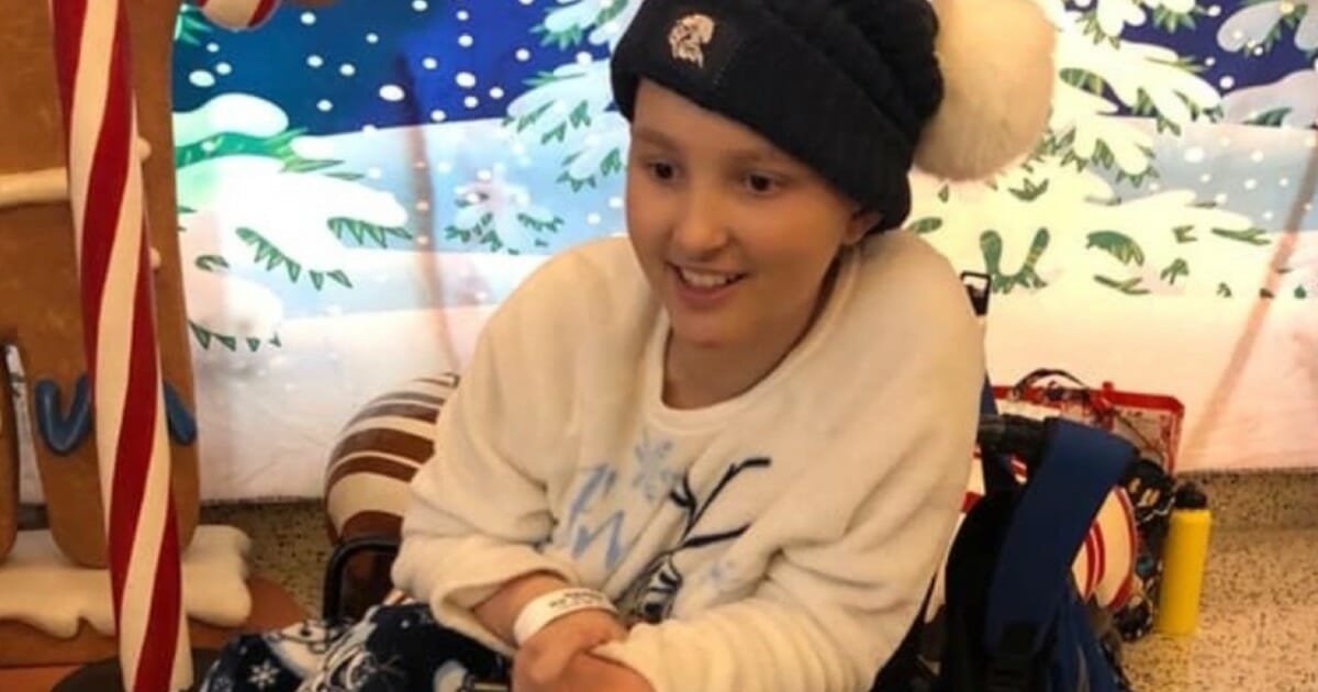 Teen beats stage 4 cancer just in time to go home for Christmas