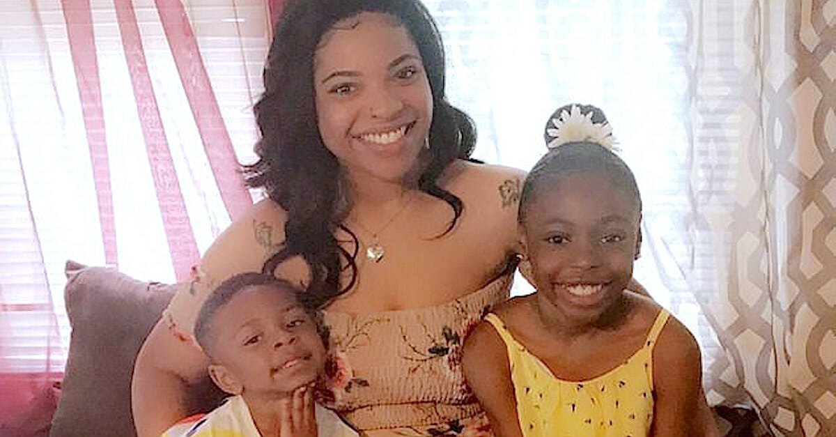 Mom-of-two wakes up from coma 7-months after doctors tell her family to "pull the plug"