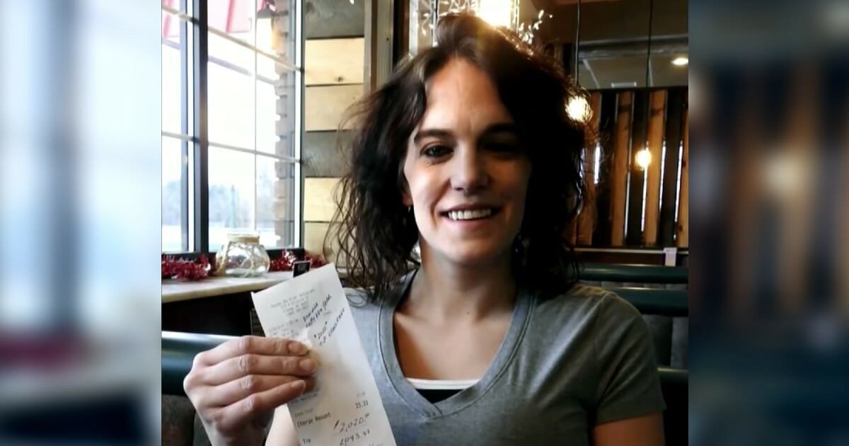 Single mother receives $2,020 tip from strangers before the new year