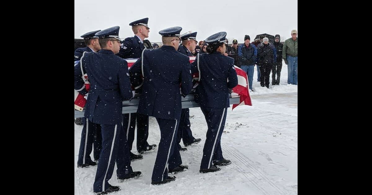 Hundreds brave snowstorm to say goodbye to 91-year-old Air Force veteran with no family