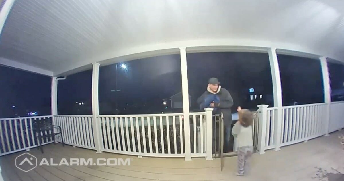 Toddler hugs pizza delivery driver, unknowingly comforts man who recently lost his teenage daughter
