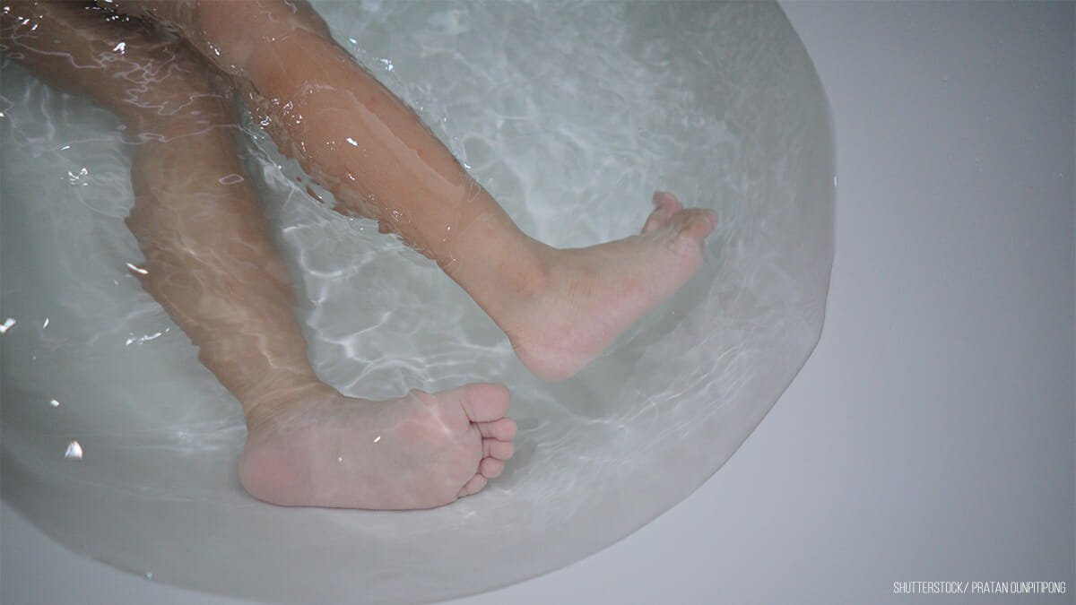 Mom finds daughter's lifeless body in bathtub after she suffered fatal electric shock using phone